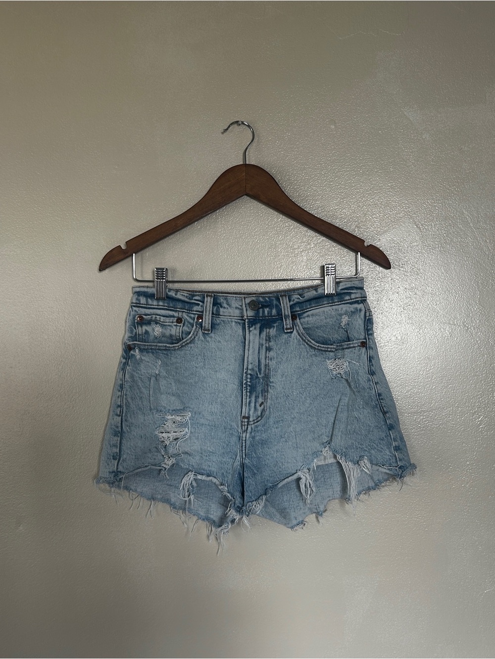 Abercrombie & Fitch Curve Love Mom Shorts High Rise Distressed Denim Size 27/4
